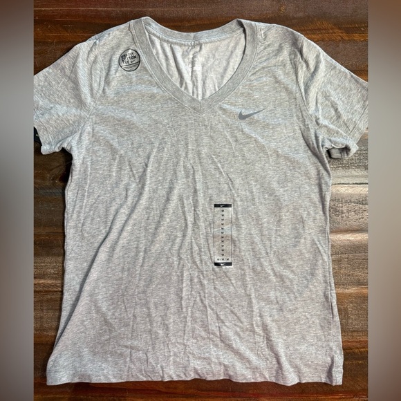 Nike Dri-Fit Women’s V-Neck Tee Shirt Gray Size M Super Soft NWT - Picture 1 of 9